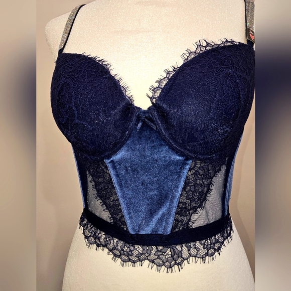 Victoria's Secret - Picture 1 of 9